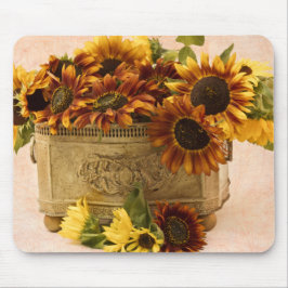 Orangefarbene Sonnenblumen im Körbchen Mousepad