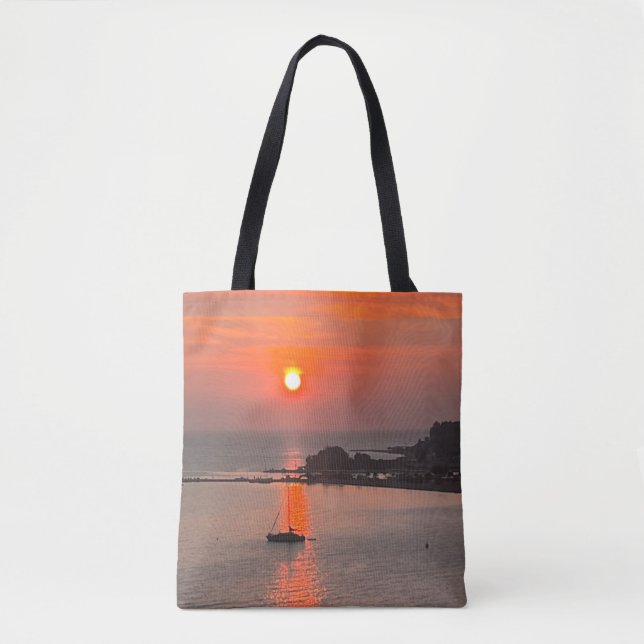 Orangefarbene Sonnenuntergänge über dem Meer Tasche (Vorderseite)