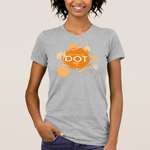 Orangefarbene Stifte zum Internationalen Dotentag T-Shirt