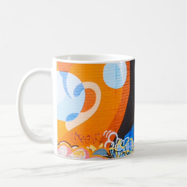 Orangefarbene und blaue Graffiti Kaffeetasse (Links)