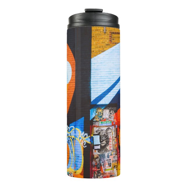 Orangefarbene und blaue Graffiti Thermosbecher (Vorderseite)