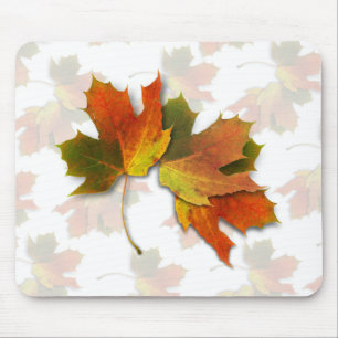 Orangefarbene und goldene Herbstblätter Mousepad