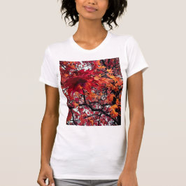 Orangefarbene und rote Blätter T-Shirt