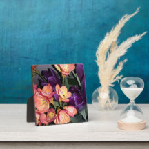 Orangefarbene und violette Blumen