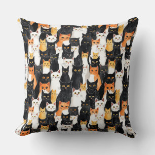 Orangefarbene weiße Katzen Kissen