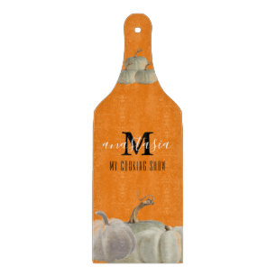 Orangefarbene weiße Pumpkins Meine Kochen-Monogram Schneidebrett