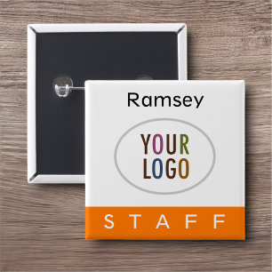 Orangefarbener Anstecknadel mit Logo-Quadrat-Butto