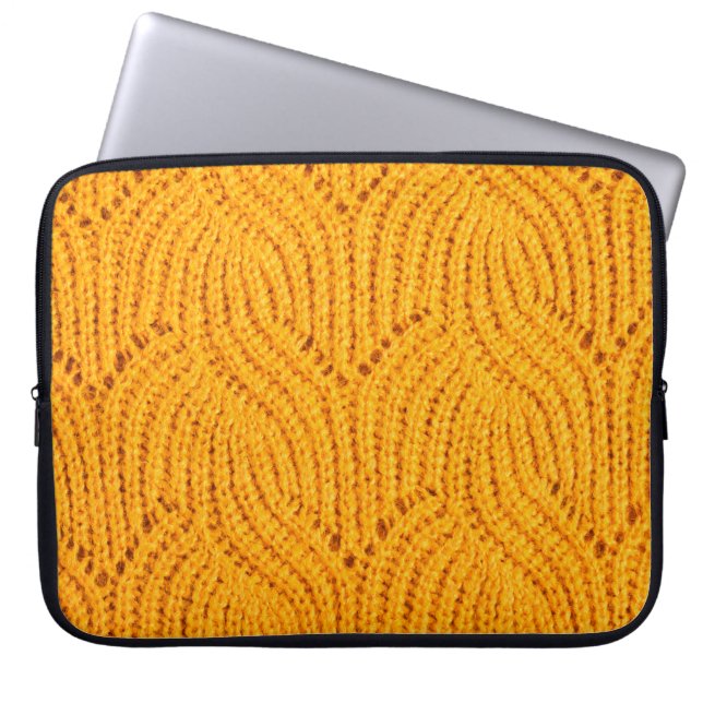 Orangefarbener Pullover, texturierter Hintergrund. Laptopschutzhülle (Vorderseite)