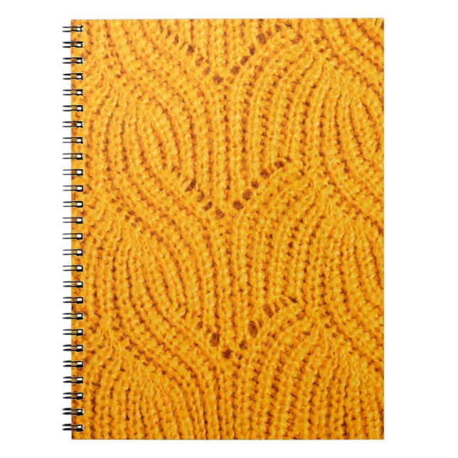 Orangefarbener Pullover, texturierter Hintergrund. Notizblock (Vorderseite)