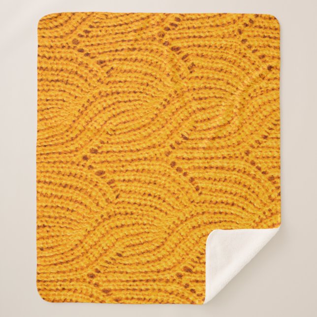 Orangefarbener Pullover, texturierter Hintergrund. Sherpadecke (Vorderseite)