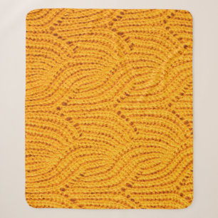 Orangefarbener Pullover, texturierter Hintergrund. Sherpadecke