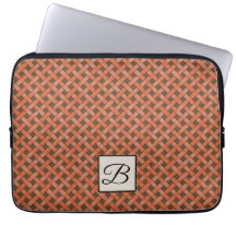 Orangefarbener Rattan auf Custom Brown mit Monogra