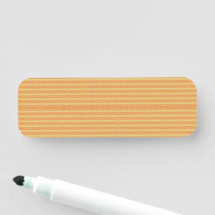 orangefarbener und gelber Hintergrund mit kleinen Namensschild
