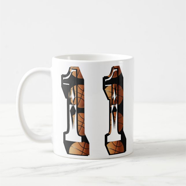 Orangefarbener und schwarzer Basketball Nummer 11, Kaffeetasse (Links)
