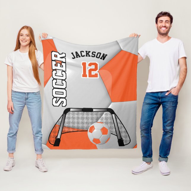 Orangefarbener und weißer ⚽ Fußballball mit DIY-Te Fleecedecke (Beispiel)