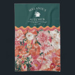 Orangefarbenes Blumenmuster Monogramm Geschirrtuch<br><div class="desc">Entspannen Sie mit dem Orange Pink Floral Pattern Monogram, das eine lebendige Mischung aus warmen Farbtönen, zarten Blumendetails und einer personalisierten Touch bietet. Der Teppich ist perfekt geeignet, um Wohnzimmer, Schlafzimmer oder Eingangstüren mit Wärme und Eleganz zu verbinden und schafft eine stilvolle und einladende Atmosphäre. Ideal für diejenigen, die mutige,...</div>
