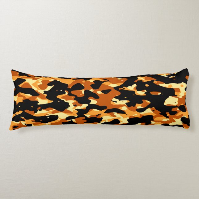 Orangefarbenes Camouflage Kissen (Vorderseite)
