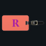 Orangefarbenes Lila Monogramm Anfangsgeschenk Gepäckanhänger<br><div class="desc">Mit Monogramm Anfangs- und auch persönliche Daten wie Name,  Adresse,  Telefonnummer und E-Mail,  die Sie bearbeiten können. Mit einem schönen,  orangefarbenen Hintergrund können Sie die Farbe ändern,  wenn Sie möchten. Coole Geschenkidee für ihn oder sie.</div>