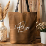 Orangefarbenes Metall Beige Weißes Monogramm Tasche<br><div class="desc">Diese elegante personalisierte Tottasche ist mit einem Monogramm und einem Vornamen in modernem Beige-Weiß-Drehbuch auf einem verbrannten orangefarbenen Metallhintergrund versehen.</div>