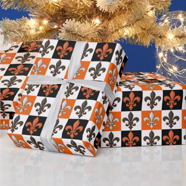 Orangefarbenes Schwarz-weißes Fleur-de-lis-Design Geschenkpapier (Von Creator hochgeladen)