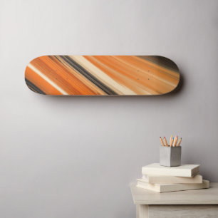 Orangefarbenes und schwarzes Skateboard