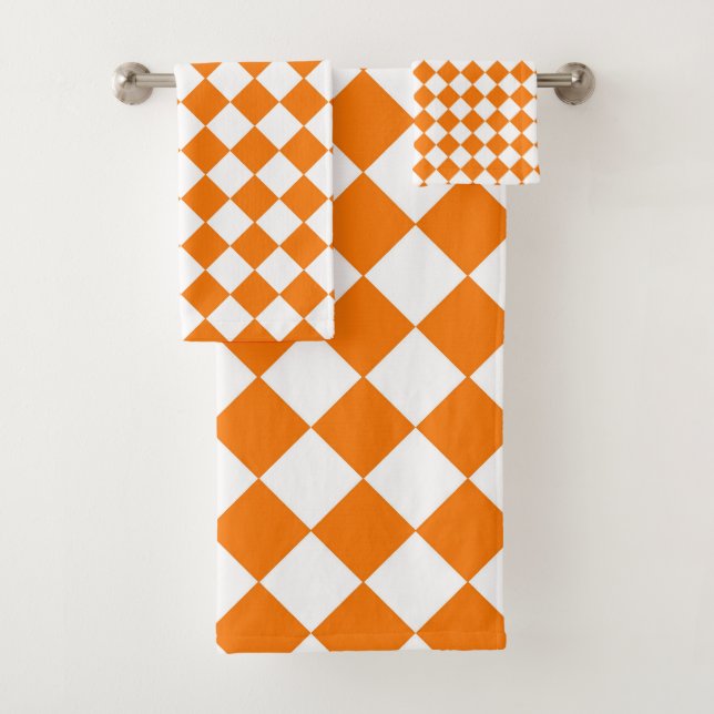 Orangefarbenes weißes Schachbrett Diamantmuster Badhandtuch Set (Insitu)