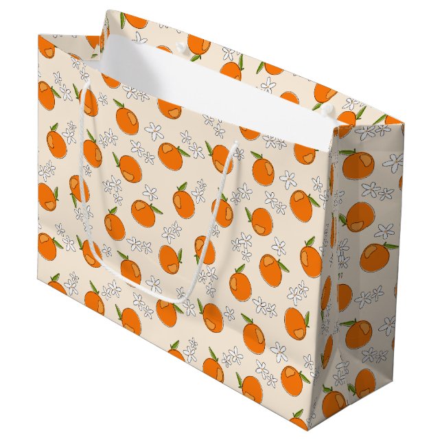 Orangen- und Blume-Muster Große Geschenktüte (Vorderseite Schrägansicht)