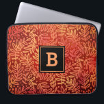 Orangenblättermuster Laptopschutzhülle<br><div class="desc">Dieses moderne, trendige Notebook mit Neopren schmückt ein funkelnd Herbstblatt-Muster aus Gold und Kupferfolie auf einem reich verbrannten orangen und tiefrot strukturierten Hintergrund. Passen Sie diese elegante Hülle mit Ihrem Monogramm Initial an. Macht jedes Mal, wenn Sie es benutzen, eine elegante und stilvolle Aussage. Dieser Laptop-Ärmel ist in drei Größen...</div>