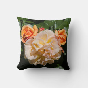 Orangencreme-Rose Kissen