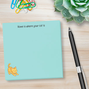 Orangene getigerte Katze mit grünem individuellem  Post-it Klebezettel