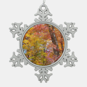 Orangene und gelbe Herbstbäume Herbstfotografie Schneeflocken Zinn-Ornament