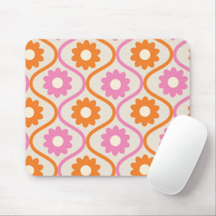 Orangene und rosa Blumen auf Retro-Ogee-Muster Mousepad