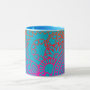 Orangene violette Blumen und blauer Hintergrund Tasse