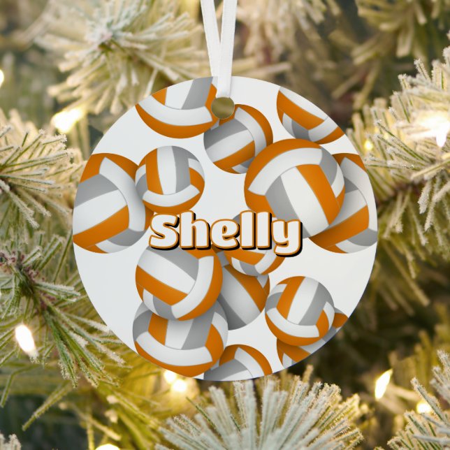 Orangengraue Volleybälle mit Athleten Namensgewähr Ornament Aus Metall (InSitu)
