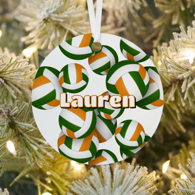 Orangengrüne Volleyball mit Athleten Namensgewähr Ornament Aus Metall (InSitu)