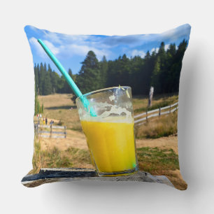 Orangensaft im Freien – Naturwald-Fotografie Kissen