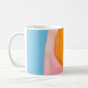 Orangensaft in klarem Trinkglas Kaffeetasse