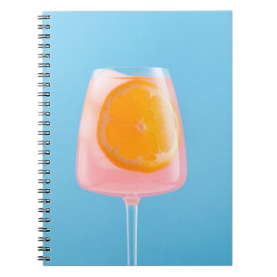 Orangensaft in klarem Trinkglas Notizblock