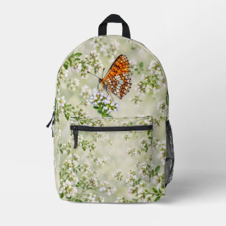 Oranger Schmetterling auf zarten weißen Blumen Bedruckter Rucksack
