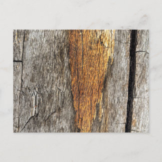 Oranges Herz in verwittertem Holz Postkarte