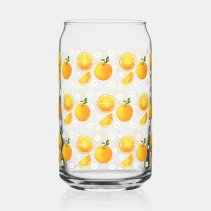 Oranges mignonnes et fleurs blanches