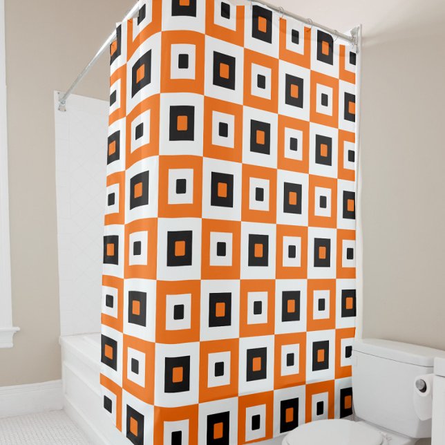 Oranges Schwarz-Weiß karierte Quadrate Muster Duschvorhang (Von Creator hochgeladen)
