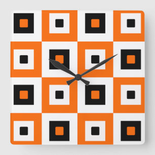 Oranges Schwarz-Weiß karierte Quadrate Muster Quadratische Wanduhr