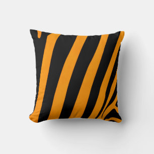 Oranges und schwarze Streifen Safari-inspiriertes  Kissen