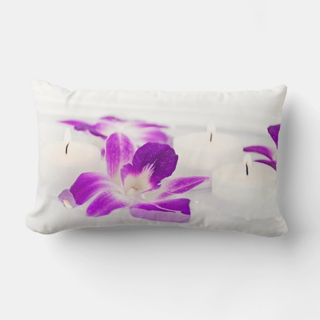 Orchideen und Kerzen im Wasser Lendenkissen (Vorderseite)