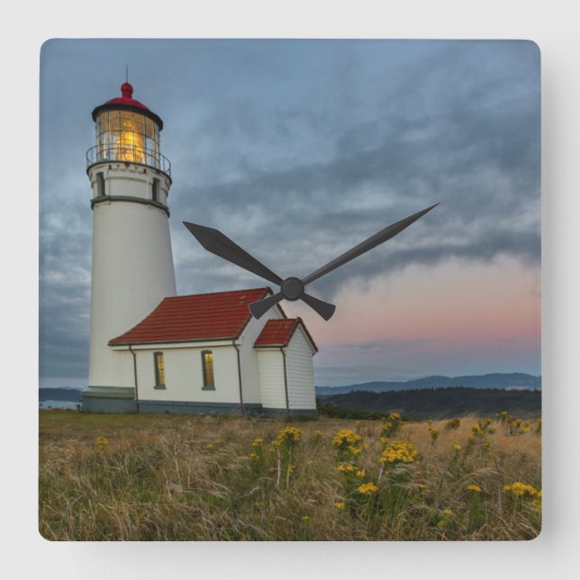 Oregons ältester Leuchtturm am Cape Blanco Staat Quadratische Wanduhr (Vorderseite)