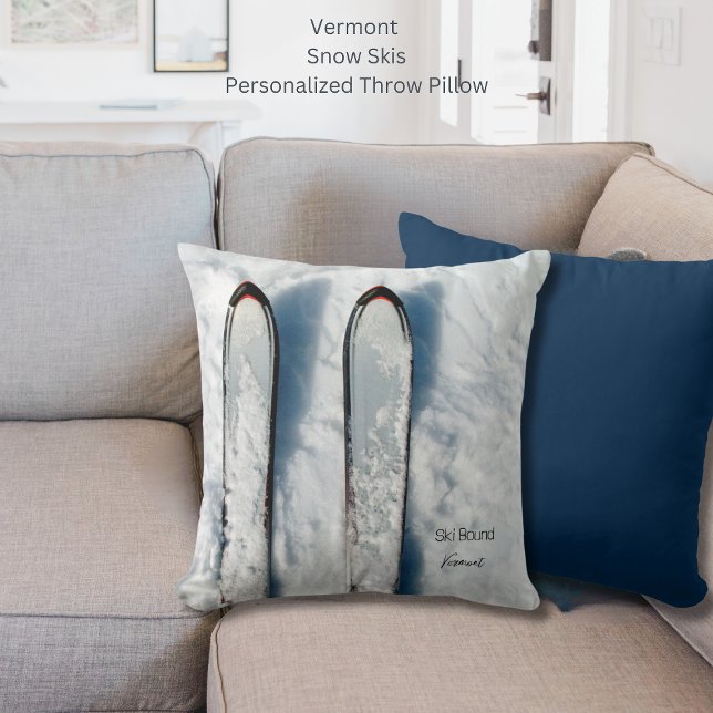 Oreiller à jet de ski du Vermont (Vermont Snow Skis Personalized Throw Pillow)