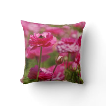 Oreiller à lancer carré avec Ranunculus rose