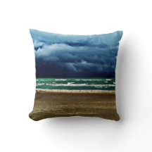 Oreiller à lancer foncé et orageux