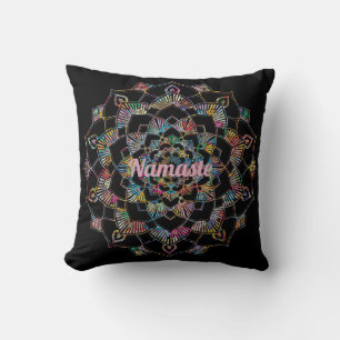 Oreiller à lancer noir Mandala Namaste coloré